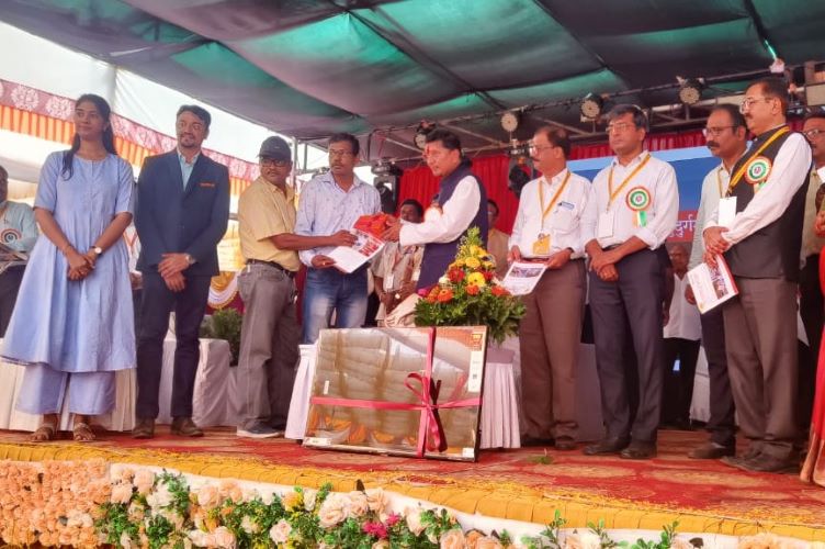 Maharashtra Education Minister inaugurates ‘Sampark Smart Shala Smart Blocks’ Program in Sindhudurg District